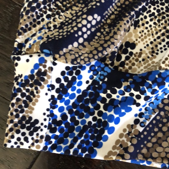 Like new! - LAURA PETITES Banded Bottom Sleeveless Blouse - Picture 4 of 4